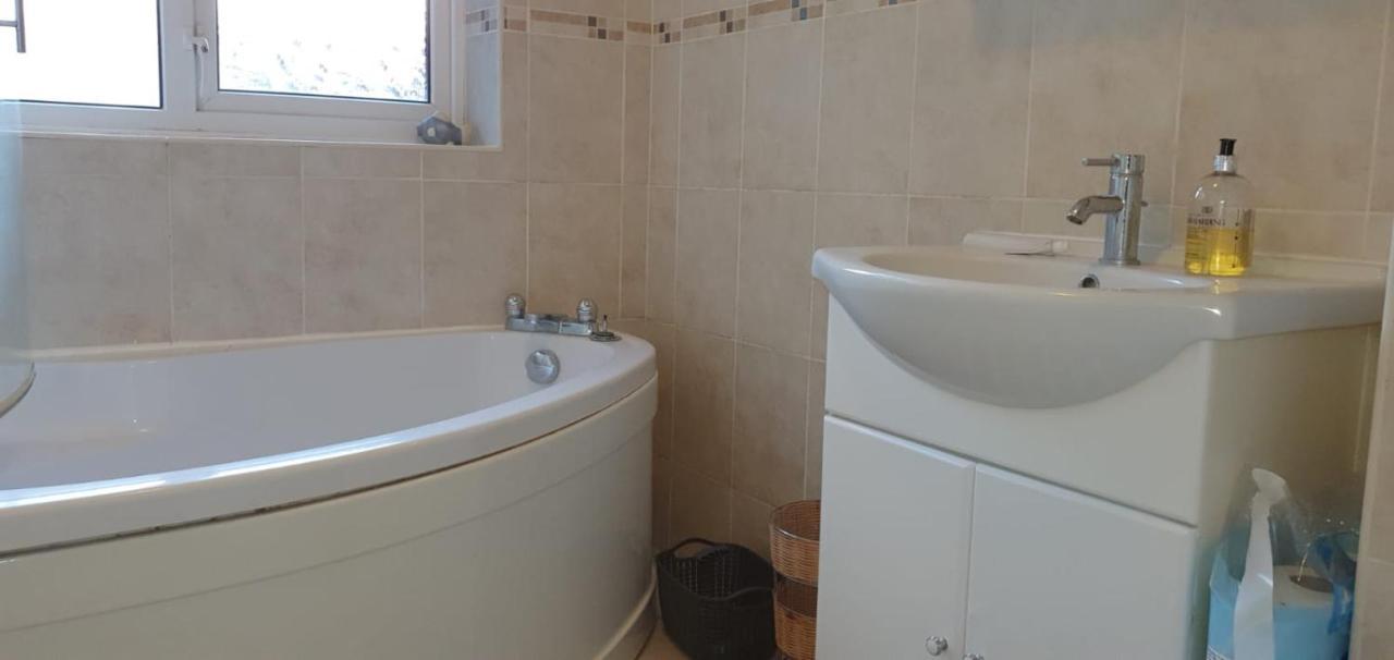 2 Bed Semi-Detached House Villa Poole Luaran gambar